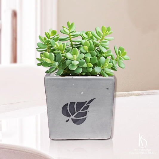 Add a touch of greenery to your décor with the KS Leaf Print Ceramic Planter. Find it at our online gift shop, a part of the exquisite KS Arts Collection.