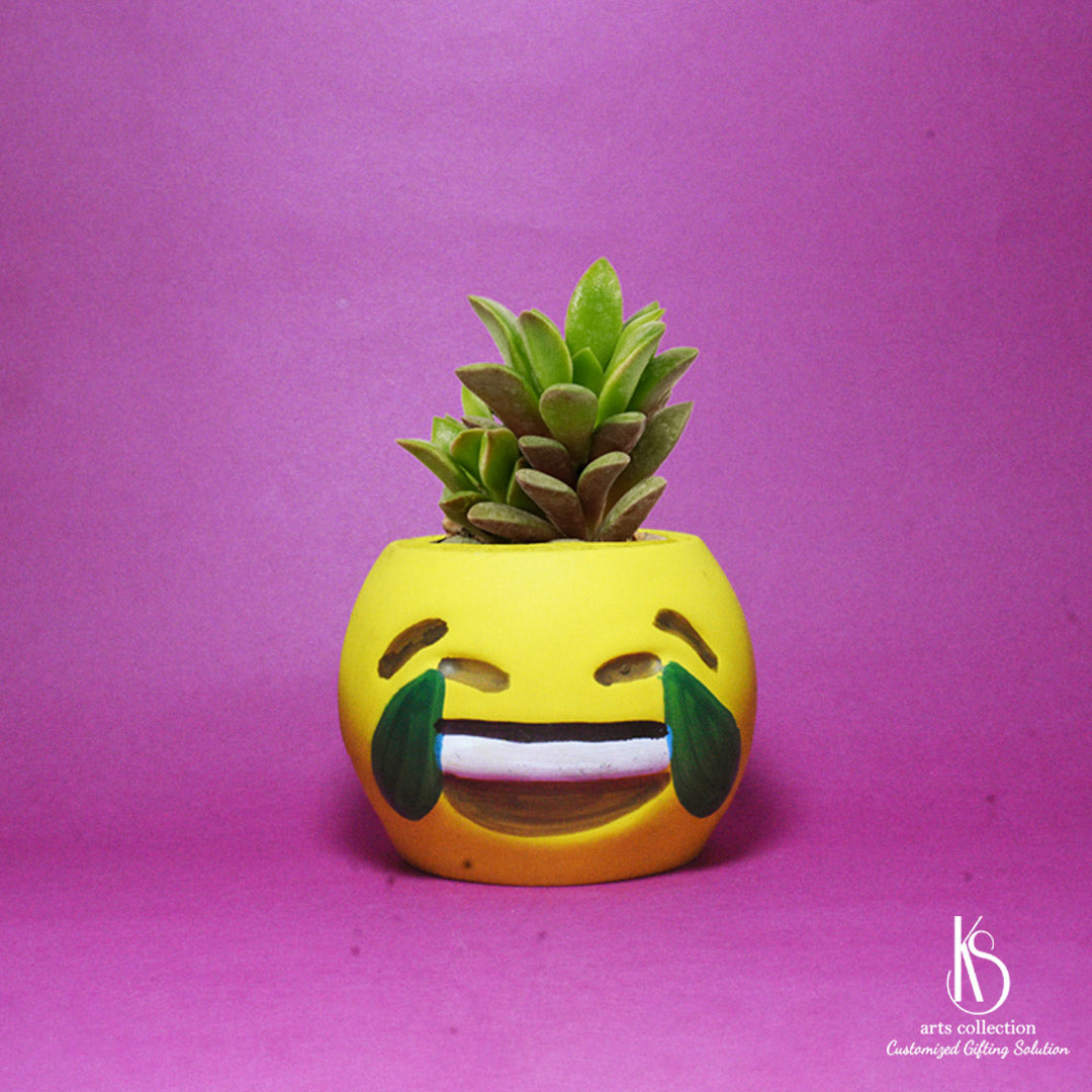 Bring in some joyful vibes with our KS Smiley Resin pot! Use it as a charming planter or a quirky decor piece. Available at our online gift shop.