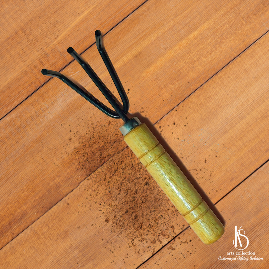 Amp up the gardening game with our KS Cultivator Garden Tool. Find it in our online gift shop. Present it as a personalised gift to your friends